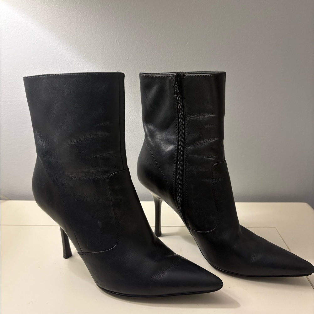 Guess by Marciano Sleek Black Leather Boots Size 6 Pointy toes, 3 1/2” Heels
